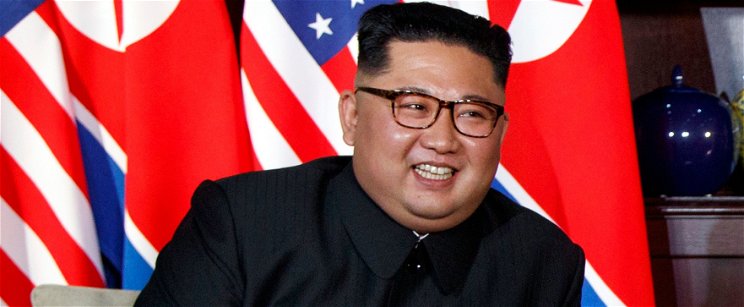 Kim Dzsongun népe éhen pusztul, míg ő fényűző luxuskajákkal tömi magát degeszre