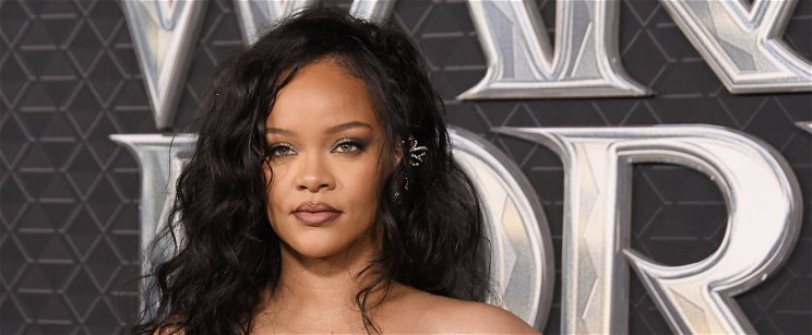 Rihanna terhességtől megduzzadt mellei rakoncátlan riszaviadalt vívnak egymással