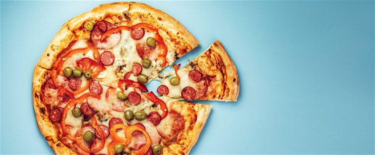 Undorító dolgot tett a pizzával a futár, de TikTokon lebuktatták