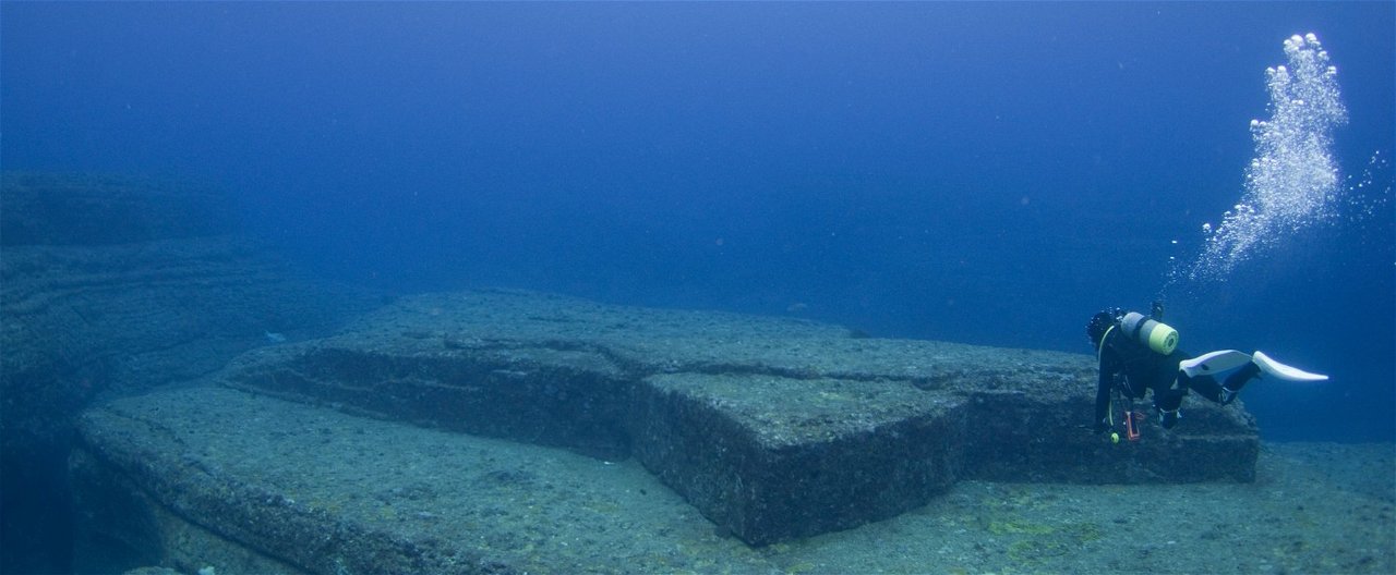 Pirámide submarina inexplorada descubierta en Japón
