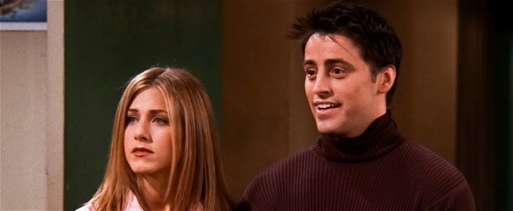 Jennifer Aniston szoknyája lecsúszott az adásban, a dögös bugyiját százmilliók láthatták világszerte