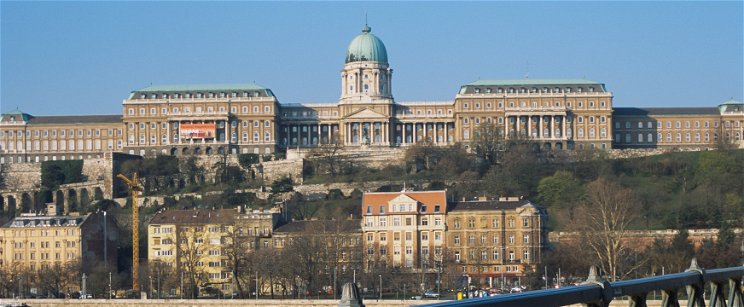 Budapest ikonikus épületében található hazánk egyik legkiválóbb étterme, a történelmi léptékű környezet mellett isteni ételeket is kóstolhatsz
