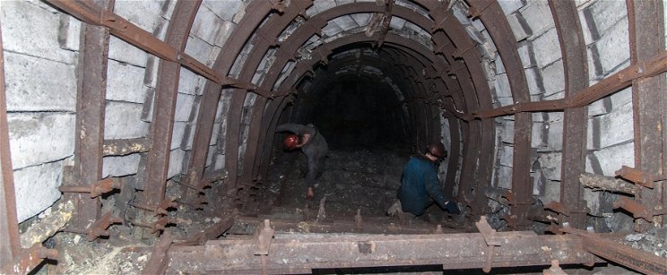 Brutális betontömbbel elzárt alagutat nyitottak ki az erdő mélyén, 90 évig senki nem léphetett be a világtól elzárt régi bányába