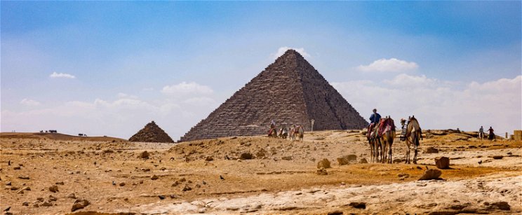 Volt valami óriási az egyiptomi piramisok tetején több ezer évvel ezelőtt, már csak egy maradt fent belőle