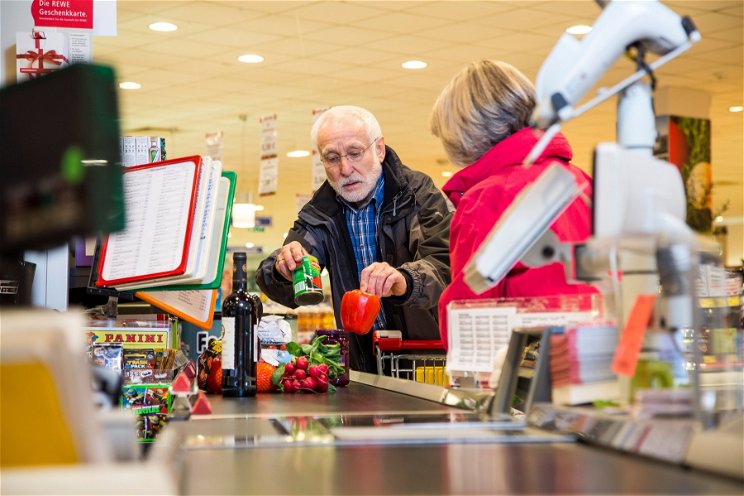 Felháborító pofátlanság történt a kasszánál az egyik szupermarketben, kiborultak a vásárlók