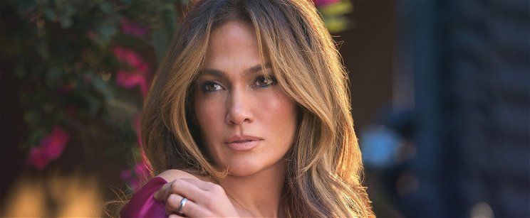 Jennifer Lopez úgy döntött inkább semmit nem vesz felülre, elképesztőt villantott az 54 éves szépség
