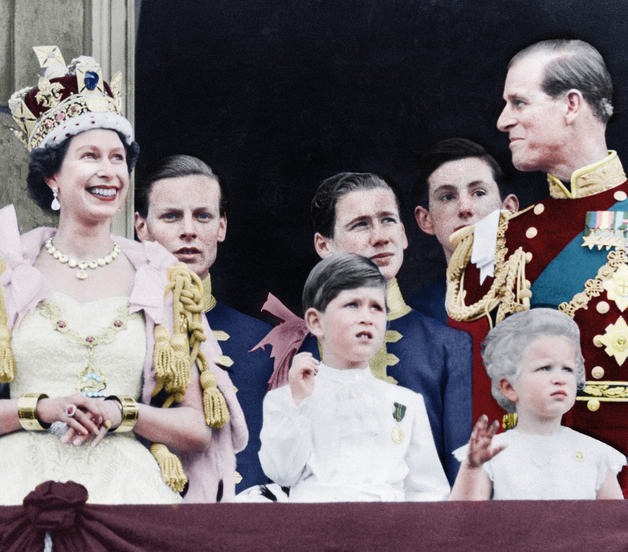 Elmegyógyintézetbe záratták a királyi család tagjait, durva tény feketíti be II. Erzsébet családját 