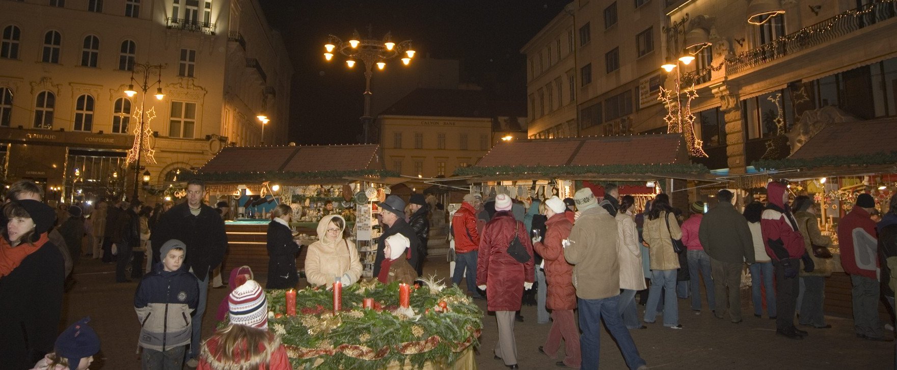 Igazi palimadárnak néznek a budapesti karácsonyi vásárban, több ezret spórolhatnál de a sumákoló árusok miatt esélyed sincs