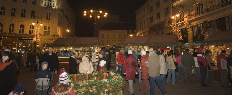 Igazi palimadárnak néznek a budapesti karácsonyi vásárban, több ezret spórolhatnál de a sumákoló árusok miatt esélyed sincs