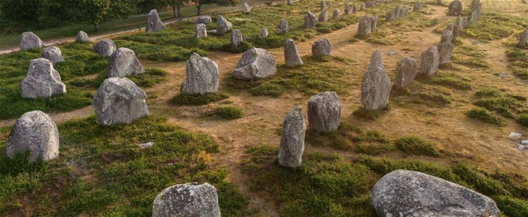 A francia Stonhenge-nél  rejtélyes kövek sorakoznak, hátborzongató elméletekkel álltak elő a kutatók