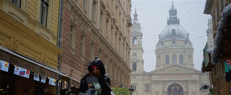 A magyar meteorológus nagyon csúnya pulcsiban jelent meg az adásban? Rendhagyó időjárás-jelentés a YouTube-on