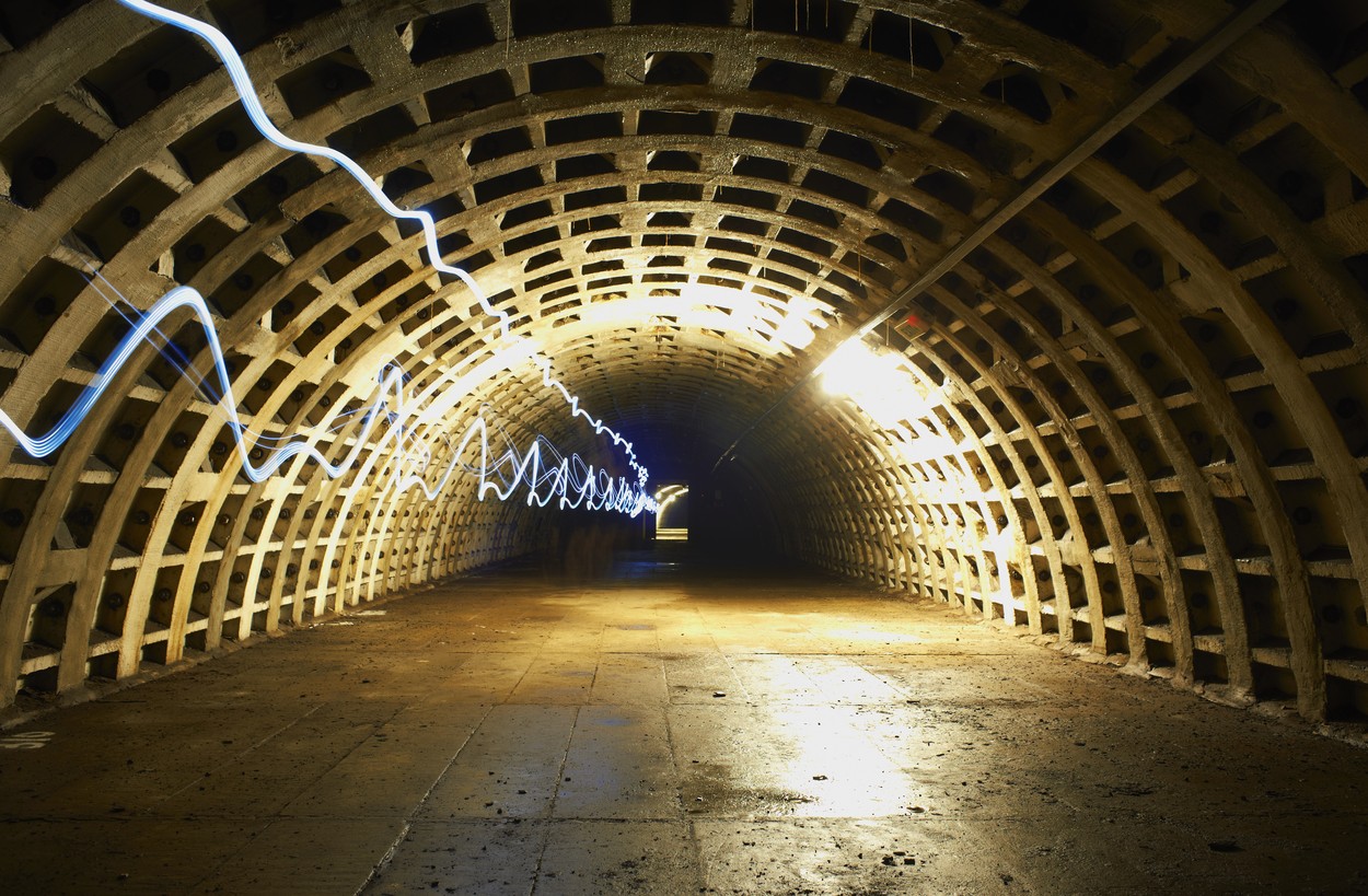 Titkos alagútra bukkantak a Nyugati pályaudvar alatt, végeláthatatlan járataiban egy kamion is elférne, de a vége ki tudja hol van