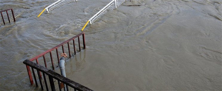 A Duna áradása a sztárokat sem kíméli, Varga Viktor háza már víz alatt, Budapest is veszélyben van a tetőző folyó miatt