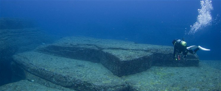 Gigantikus titkos piramisokat találtak a tenger mélyén Japán partjainál, meghökkentő felvételek érkeztek?