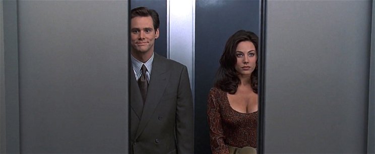 Így fest ma a Hanta boy nagymellű bombázója aki felpofozta Jim Carrey-t a liftben, de nem ő volt az egyetlen csinos néznivaló a filmben