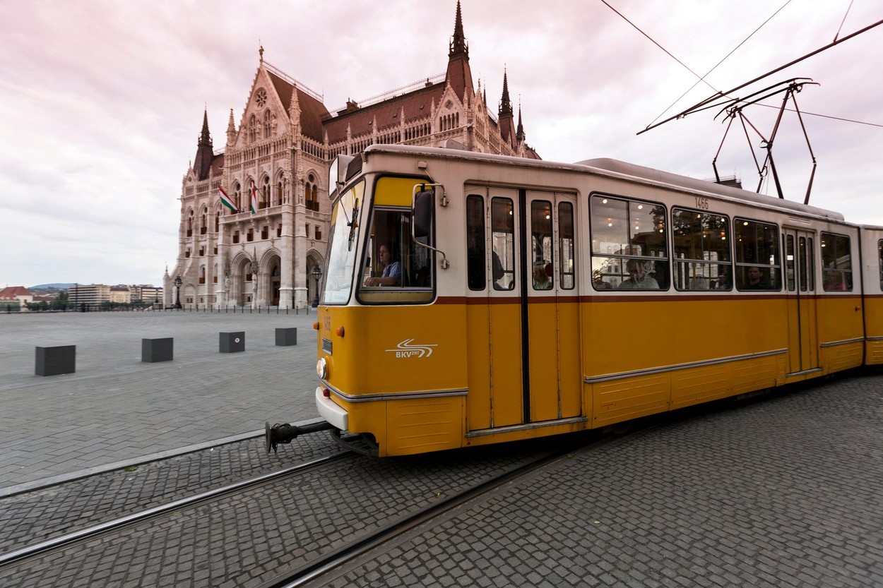 A budapesti havibérletek tényleg olcsóbbak, mint Bécsben vagy Pozsonyban? Ezerszer többet tudunk spórolni, mint a szomszédban