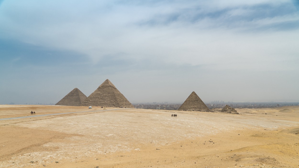 Átépítik a gízai piramist, betongúla lesz az ókori csodából