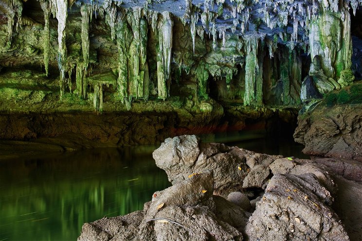 A kutatók bementek egy barlangba, kétszázezer éves, rejtélyes rituálé nyomaira bukkantak
