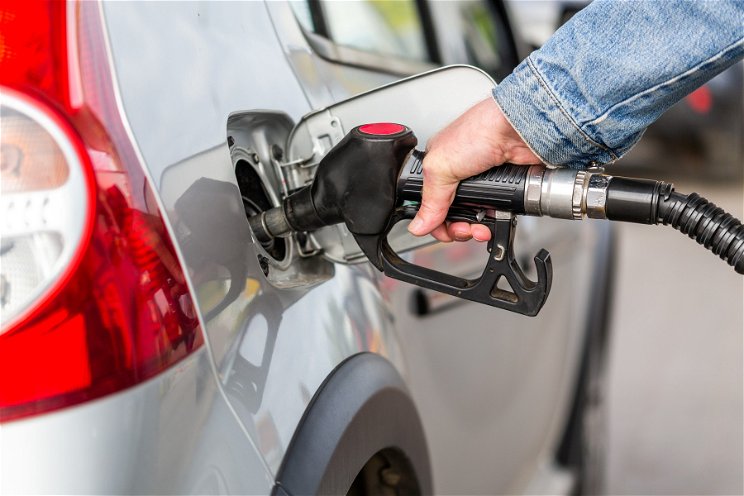 Drámai áremelkedés a hazai benzinkutakon, jelentősen megdrágult a benzin és a gázolaj literenkénti ára