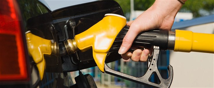 Kétszámjegyű árzuhanás a benzinkutakon, szerdától végre olcsóbban tankolhatunk