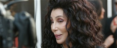 A majdnem 80 éves Cher szemérmetlenül levetkőzött, a kisnyugdíjas korabeli szexszimbólum teste megdöbbentő