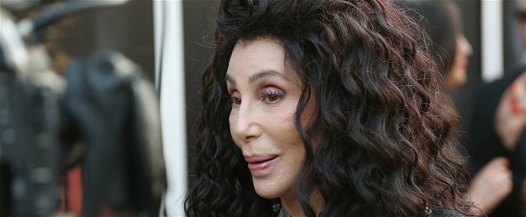 A majdnem 80 éves Cher szemérmetlenül levetkőzött, a kisnyugdíjas korabeli szexszimbólum teste megdöbbentő