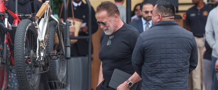 Előkerült egy lesifotó Vajna Timiről és Arnold Schwarzenegerről, kettesben vannak, csattanós puszi látszik rajta
