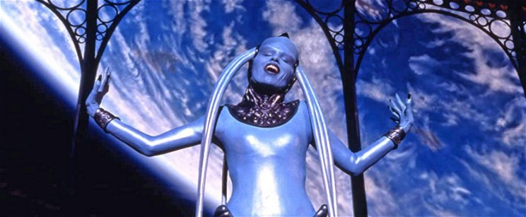 Lenyűgöző testű csodanő Az ötödik elem kék dívája, így néz ki a valóságban