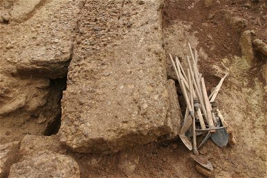 Kutatók állítják, hogy székely-magyar rovásírás jeleket találtak a több tízezer éves európai piramisokban