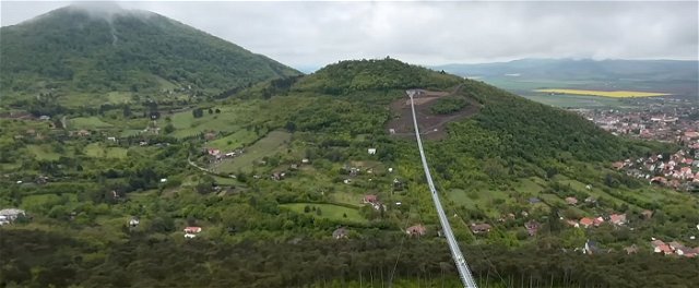 Káprázatos felvétel készült a világrekorder hosszú magyar függőhídról, beleszédülsz a látványba