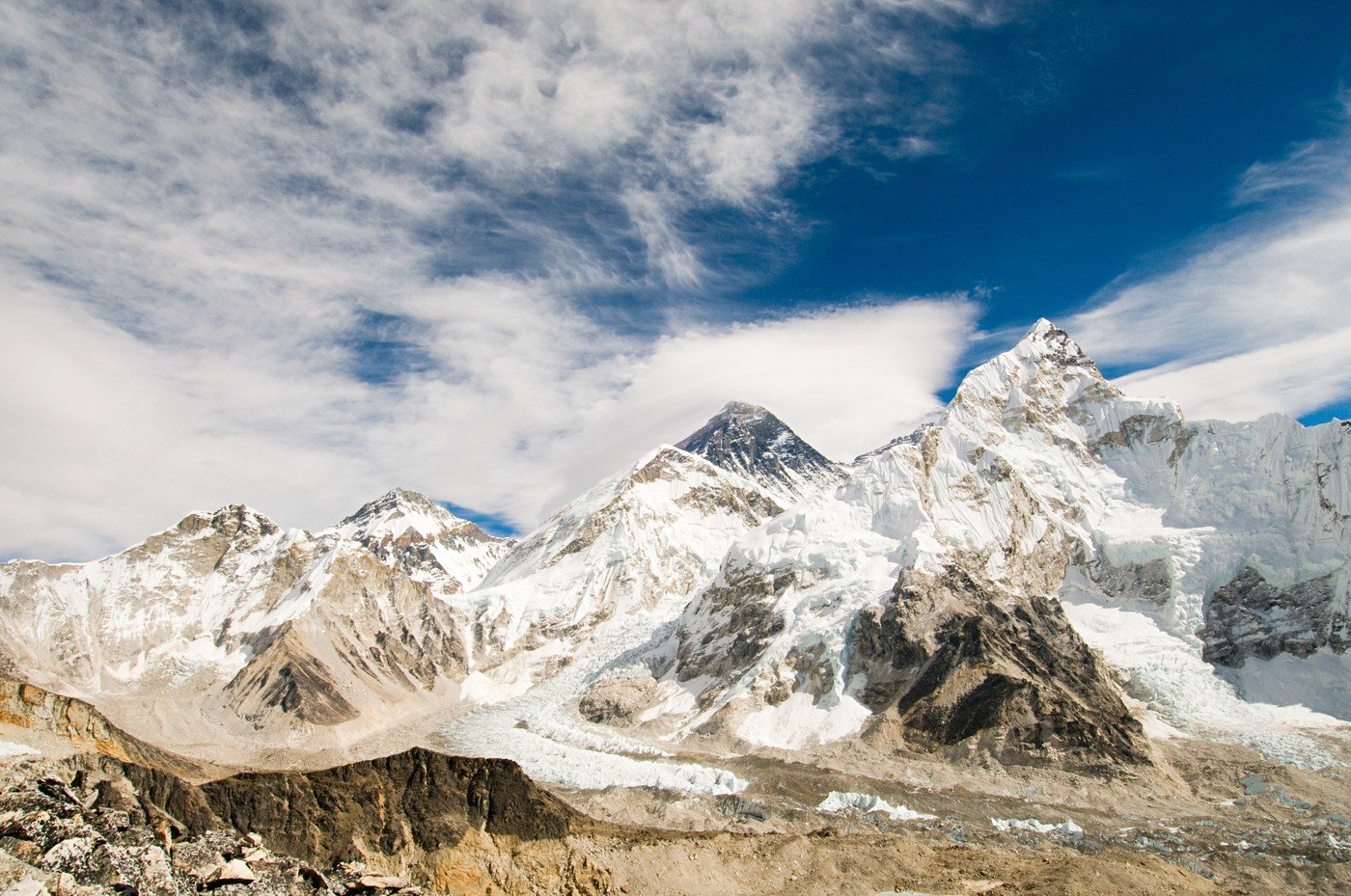 Ennyi holttestet találtak a hónapban a Mount Everesten: több mint 20 millió forint lehozni egy tetemet a hegyről