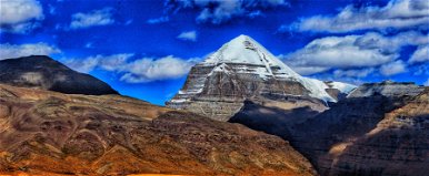 Van Kínában egy piramis formájú hegy amin az istenek élnek, óriási árat fizet aki megpróbál feljutni a csúcsra