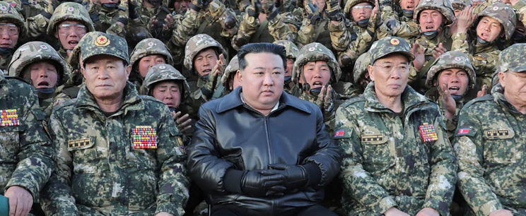 Így védik az észak-koreai diktátort a testőrei, Kim Dzsongun egy Clint Eastwood-filmből vette az ötletet