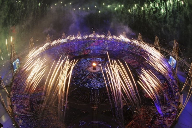 London 2012: olimpiai megnyitó a zsúfolt arénában 