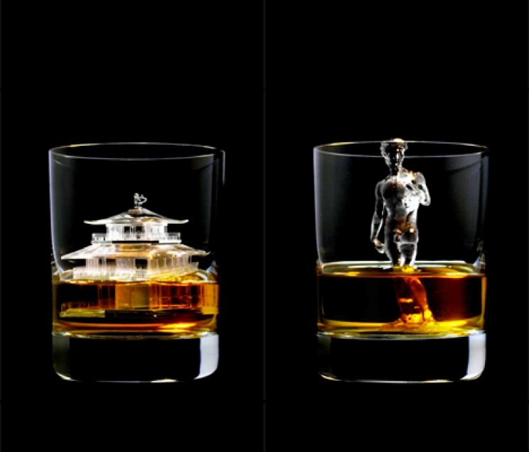 CNC-vel esztergált jégkockákkal nyomul a japán whisky