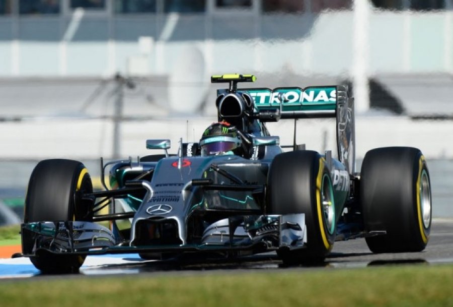 Rosberg és Hamilton ismét az élen nyitottak