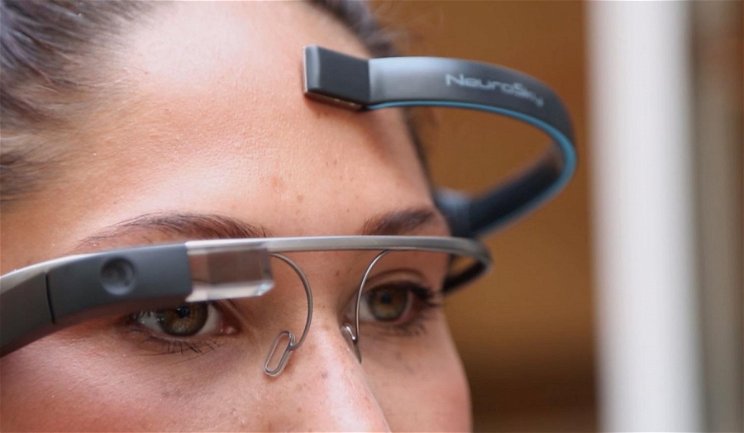 Jön a gondolattal irányítható Google Glass