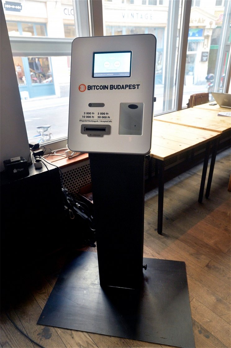 Pénzügyi forradalom? Itt az első magyarországi bitcoint váltó ATM