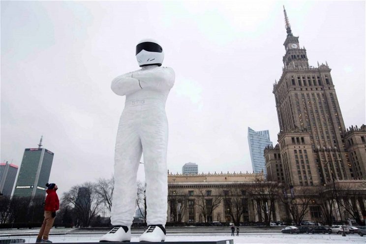Tízméteres Stig szobor áll, Varsó kellős közepén