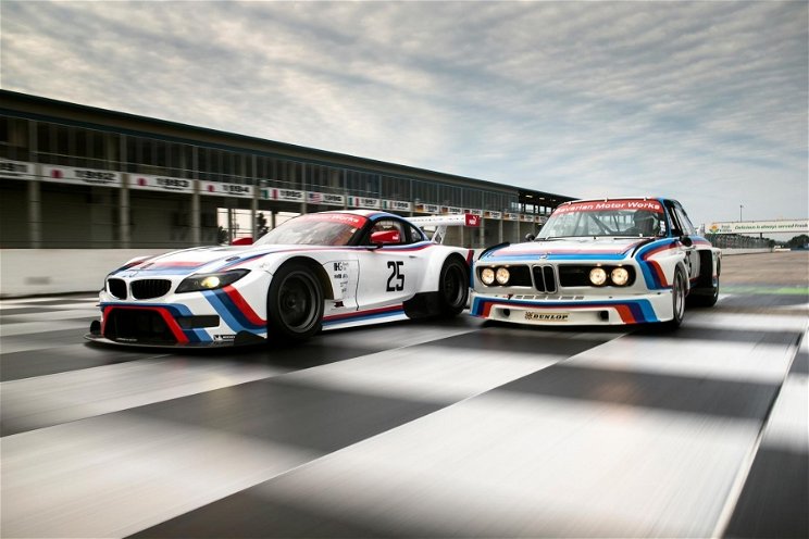 Klasszikusra festi Z4-es versenyautóját a BMW