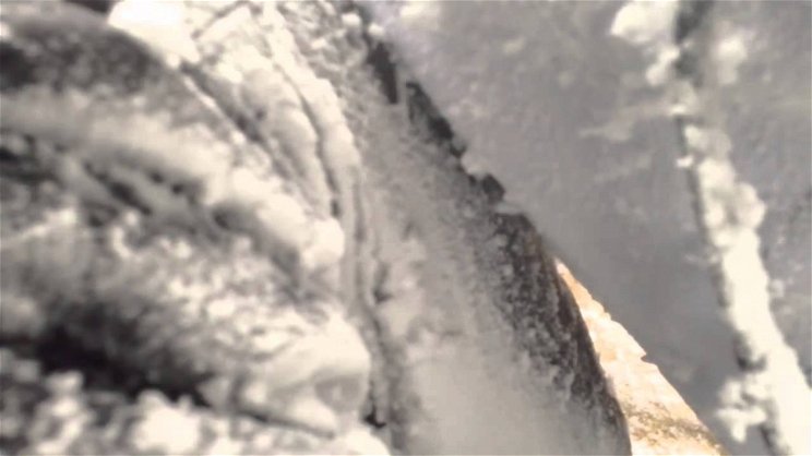 Sokkoló video a Mount Everest alaptáborát elsöprő hatalmas lavináról