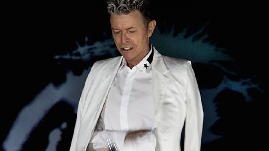 Végül Bowie taszította le Adele-t a trónról