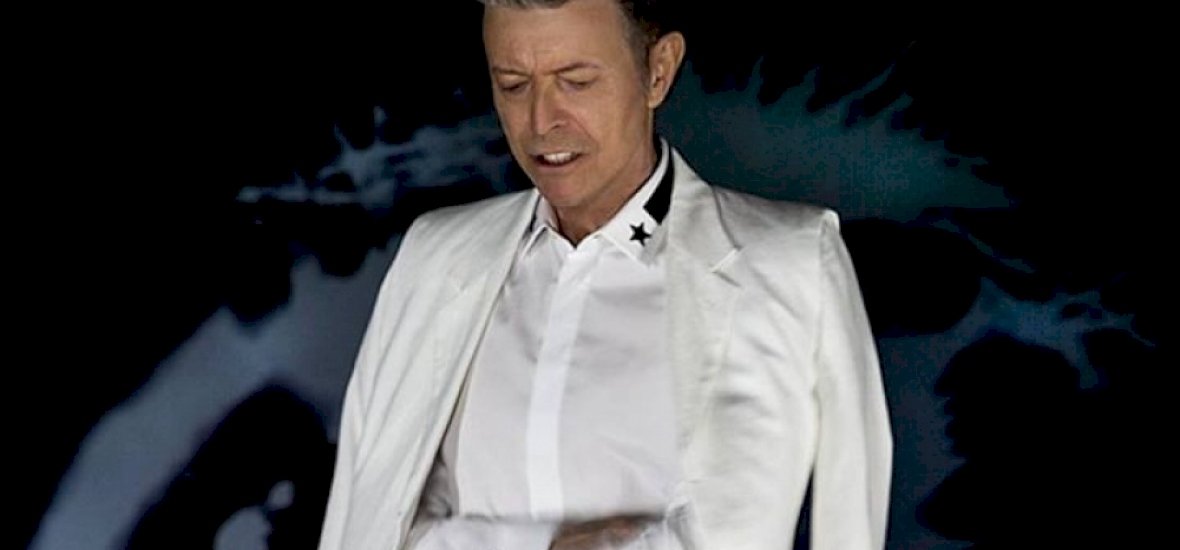 Végül Bowie taszította le Adele-t a trónról