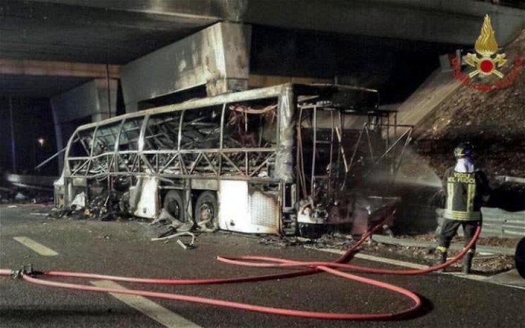 Magyar busz szenvedett balesetet Veronában, halálos áldozatok is vannak.
