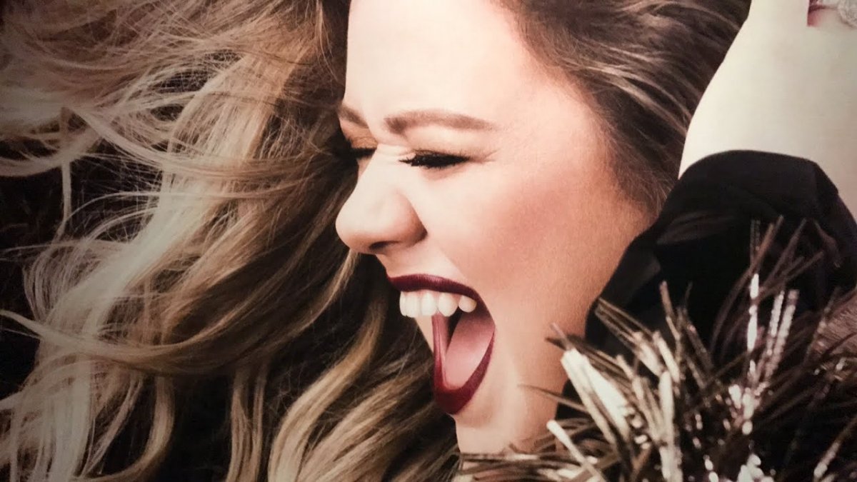Közeledik Kelly Clarkson új albuma