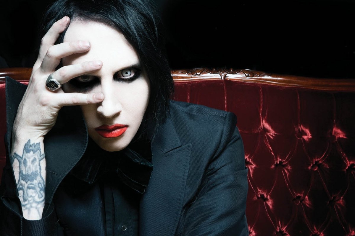 Bilincsben vitték el Marilyn Mansont, de bocsánatot kértek