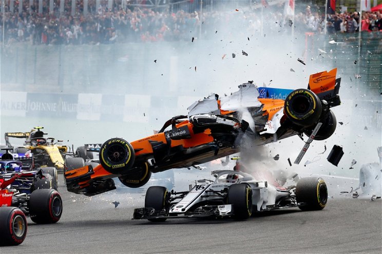 Rajtbaleset: Alonso hatalmasat bukott a 2018-as Belga Nagydíjon