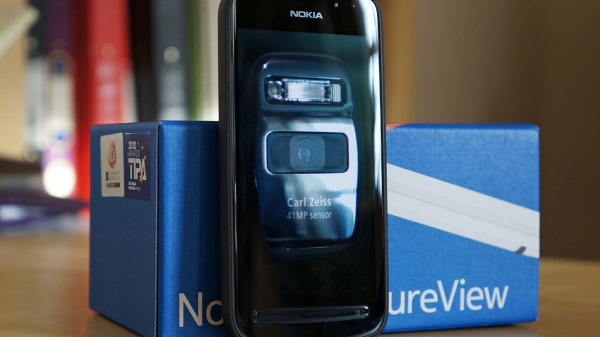 Az elfeledett Nokia 808 mobilkészülék...