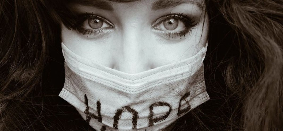 A rákkal harcoló magyar lány lett Európa legjobb fotósa