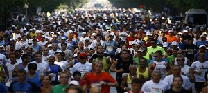 A hős orvos, aki előbb újraélesztett egy férfit, majd befejezte a budapesti maratont